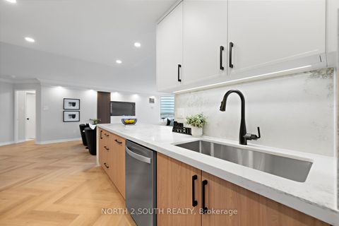 Photo 18 at 304 - 7 Townsgate Drive, Yorkhill, Vaughan