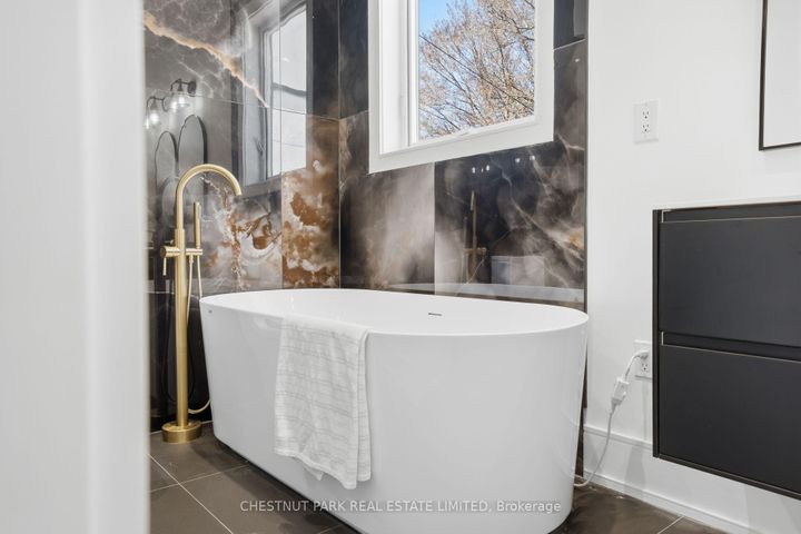 Photo 30 at 86 Edgecroft Road, Queensway, Toronto