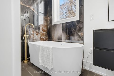 Photo 30 at 86 Edgecroft Road, Queensway, Toronto