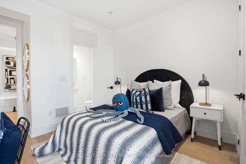 Photo 41 at 86 Edgecroft Road, Queensway, Toronto