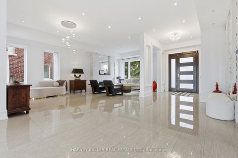 Photo 2 at 46 Ravenscrest Drive, Rosethorn, Toronto