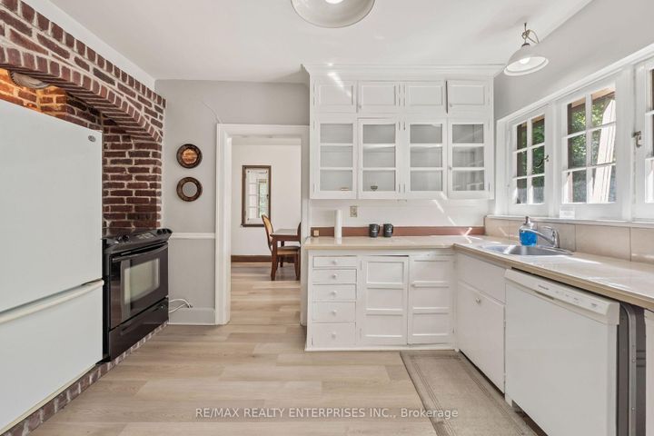 Photo 17 at 1462 Hurontario Street, Mineola, Mississauga