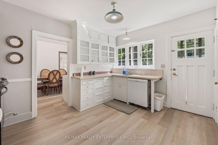 Photo 18 at 1462 Hurontario Street, Mineola, Mississauga