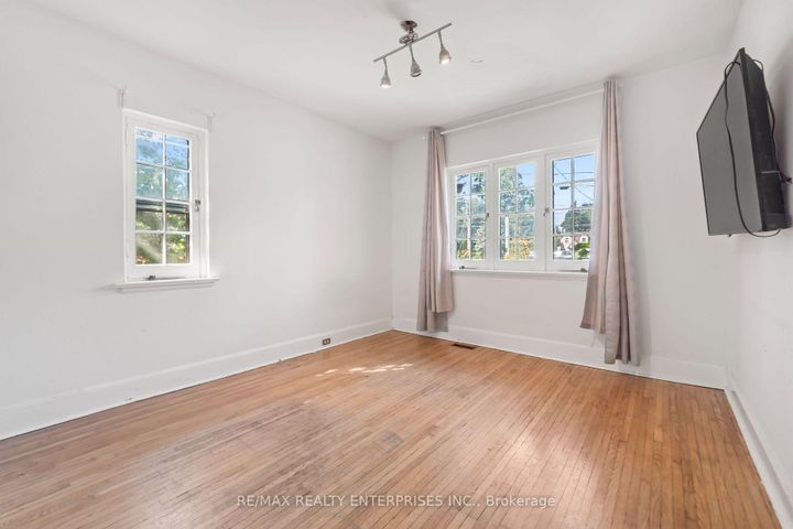 Photo 19 at 1462 Hurontario Street, Mineola, Mississauga