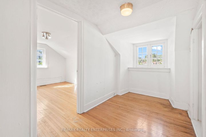 Photo 21 at 1462 Hurontario Street, Mineola, Mississauga