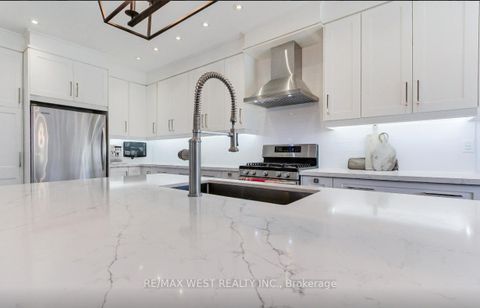 Photo 12 at 2 Sgotto Boulevard, Sonoma Heights, Vaughan