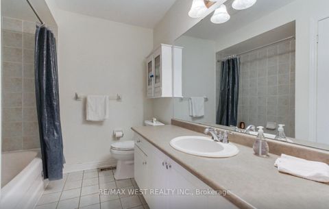 Photo 41 at 2 Sgotto Boulevard, Sonoma Heights, Vaughan