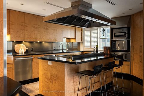 Photo 12 at PH1 - 2 Lynwood Avenue, Casa Loma, Toronto