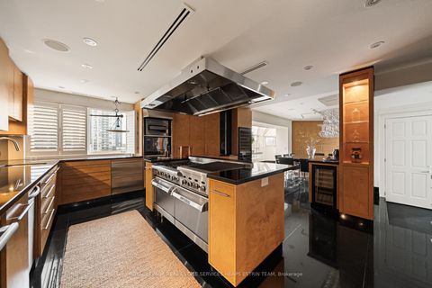 Photo 14 at PH1 - 2 Lynwood Avenue, Casa Loma, Toronto