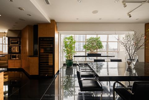 Photo 15 at PH1 - 2 Lynwood Avenue, Casa Loma, Toronto