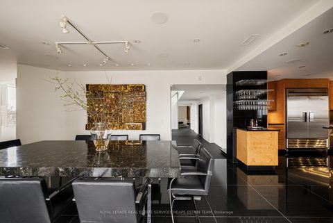 Photo 16 at PH1 - 2 Lynwood Avenue, Casa Loma, Toronto