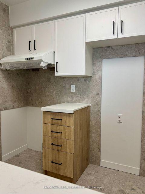 Photo 6 at 709 - 3088 Kennedy Road, Steeles, Toronto