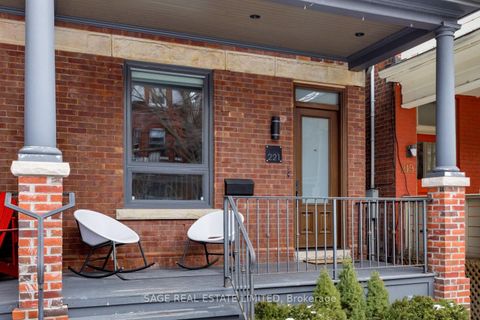 Photo 3 at 221 Crawford Street, Bellwoods, Toronto