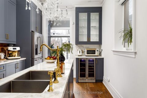 Photo 12 at 221 Crawford Street, Bellwoods, Toronto