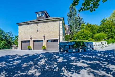 Photo 1 at 118 Cowan Drive, East Woodbridge, Vaughan