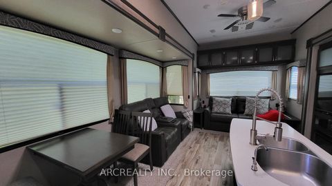 Photo 2 at 69 Horseshoe Circle, Pefferlaw, Georgina