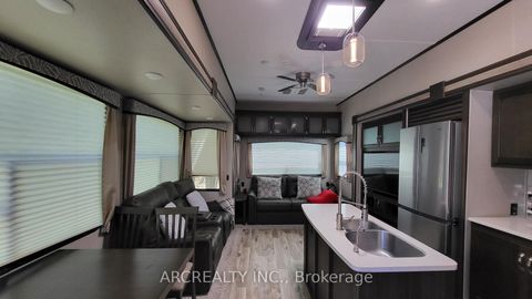 Photo 3 at 69 Horseshoe Circle, Pefferlaw, Georgina