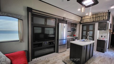 Photo 4 at 69 Horseshoe Circle, Pefferlaw, Georgina