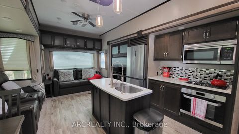 Photo 8 at 69 Horseshoe Circle, Pefferlaw, Georgina