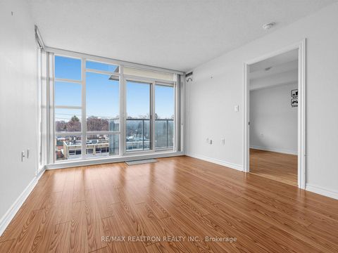 Photo 4 at 512 - 3830 Bathurst Street, Clanton Park, Toronto