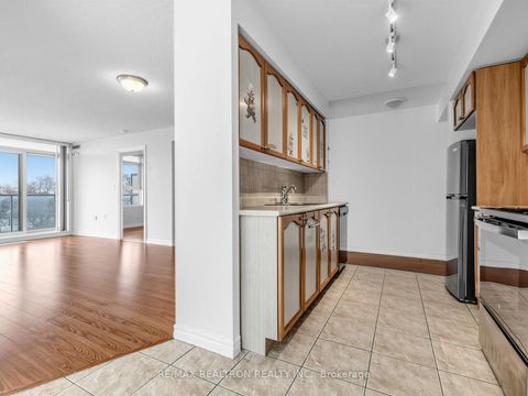 Photo 9 at 512 - 3830 Bathurst Street, Clanton Park, Toronto