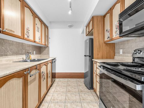 Photo 10 at 512 - 3830 Bathurst Street, Clanton Park, Toronto
