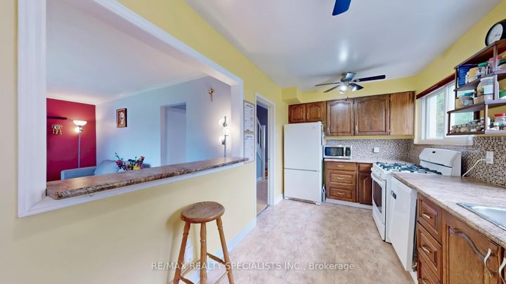 Photo 7 at 3392 Sonja Road, Malton, Mississauga