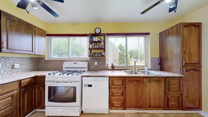 Photo 8 at 3392 Sonja Road, Malton, Mississauga