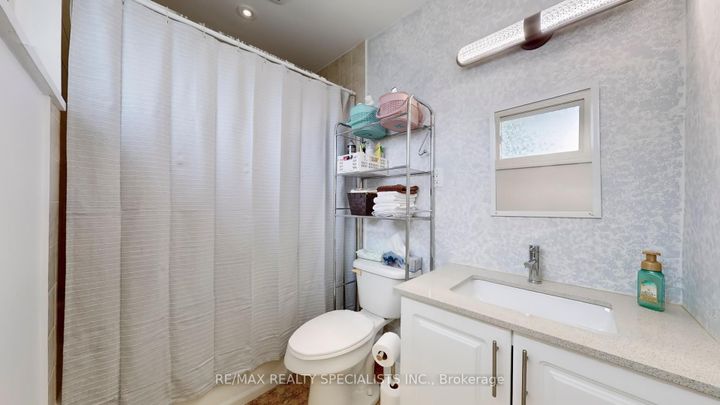 Photo 10 at 3392 Sonja Road, Malton, Mississauga