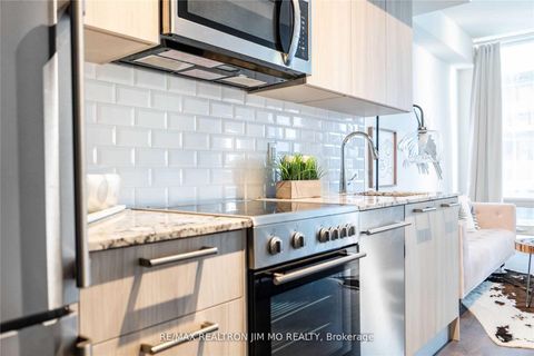 Photo 8 at 706 - 28 Wellesley Street E, Yonge Corridor, Toronto