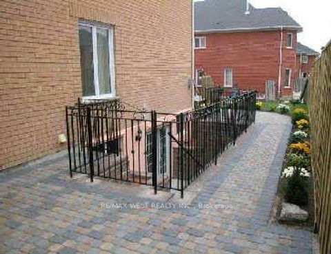 Photo 1 at 64 Kingmount Crescent, Bayview Hill, Richmond Hill