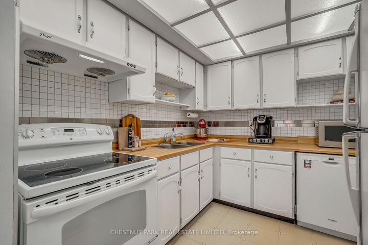 Photo 6 at 91 Bellefontaine Street, L'Amoreaux, Toronto