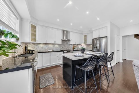 Photo 15 at 98 Britannia Avenue E, Windfields, Oshawa