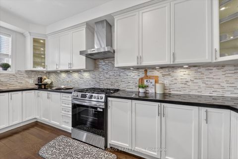 Photo 16 at 98 Britannia Avenue E, Windfields, Oshawa