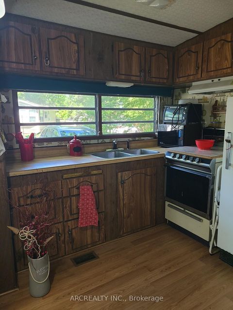 Photo 1 at 105 Horseshoe Circle, Pefferlaw, Georgina