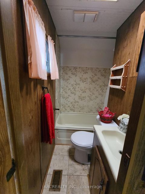 Photo 7 at 105 Horseshoe Circle, Pefferlaw, Georgina