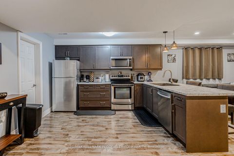 Photo 8 at 30 Hewitt Place, Georgian Drive, Barrie