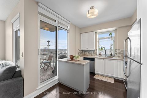 Photo 10 at 518 - 12 Woodstream Boulevard, Vaughan Grove, Vaughan