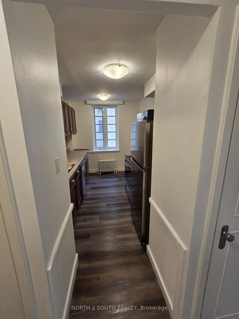 Photo 3 at 210 - 707 Eglinton Avenue W, Forest Hill South, Toronto