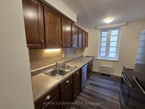 Photo 4 at 210 - 707 Eglinton Avenue W, Forest Hill South, Toronto
