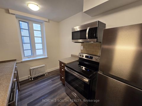 Photo 5 at 210 - 707 Eglinton Avenue W, Forest Hill South, Toronto
