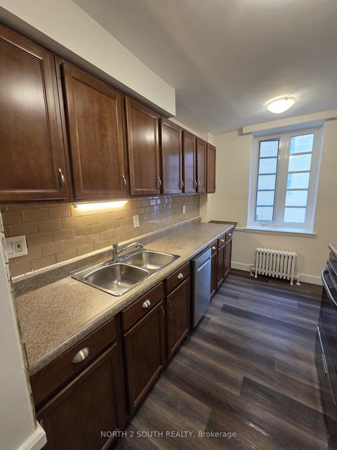 Photo 7 at 210 - 707 Eglinton Avenue W, Forest Hill South, Toronto