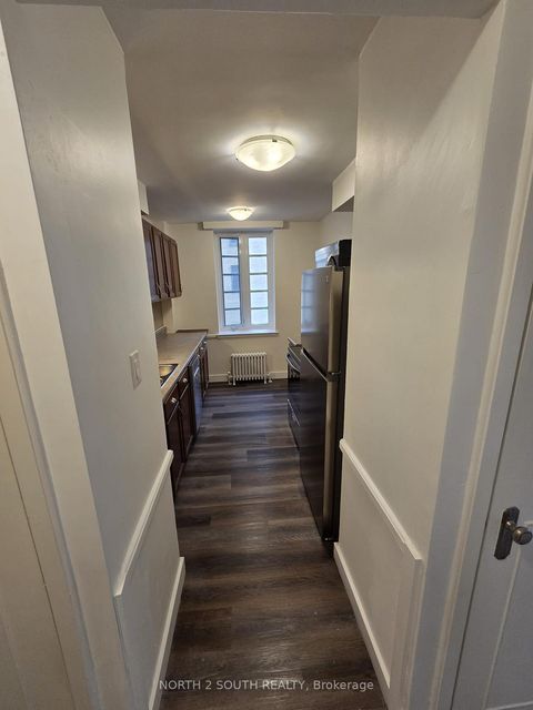 Photo 8 at 210 - 707 Eglinton Avenue W, Forest Hill South, Toronto
