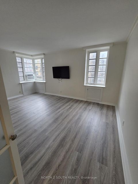 Photo 12 at 210 - 707 Eglinton Avenue W, Forest Hill South, Toronto
