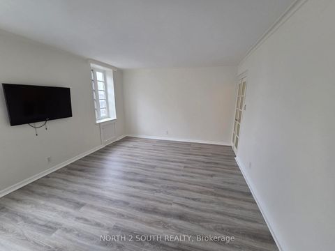 Photo 13 at 210 - 707 Eglinton Avenue W, Forest Hill South, Toronto