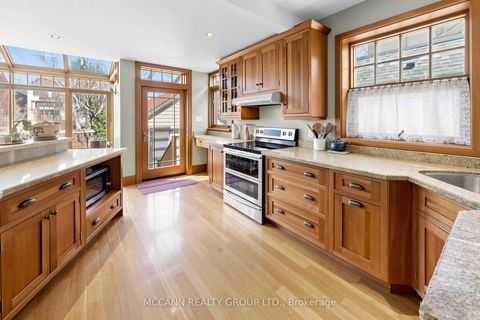 Photo 7 at 252 Sheldrake Boulevard, Mount Pleasant East, Toronto