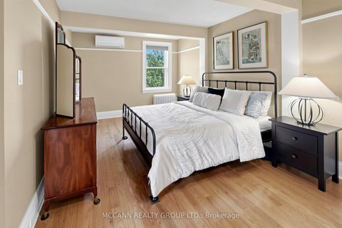 Photo 17 at 252 Sheldrake Boulevard, Mount Pleasant East, Toronto