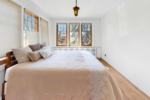 Photo 22 at 252 Sheldrake Boulevard, Mount Pleasant East, Toronto