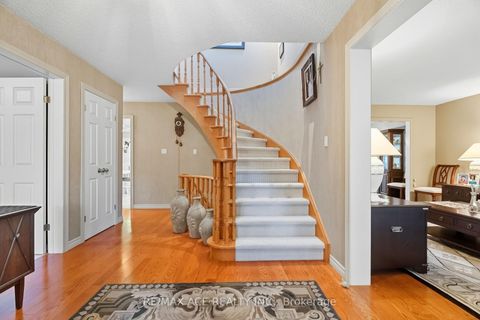 Photo 5 at 17 Black Willow Court, Oak Ridges, Richmond Hill