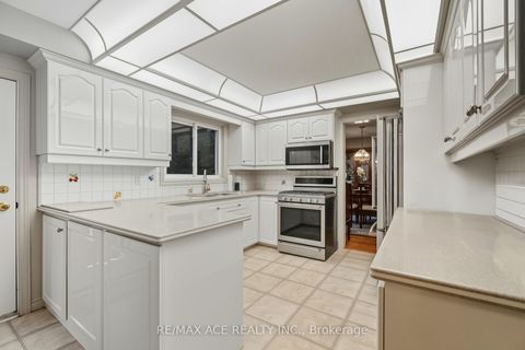 Photo 12 at 17 Black Willow Court, Oak Ridges, Richmond Hill